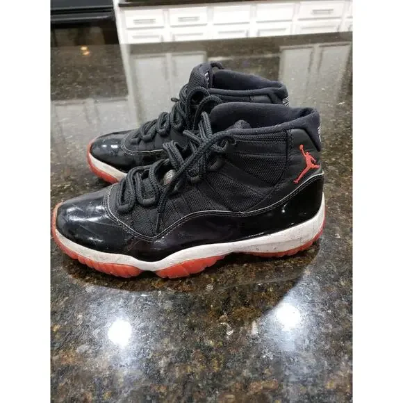 Air Jordan 11 OG 1996 Bred 9 Black & Red Patent Leather Tinker Hatfield Lace Up